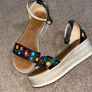 Platform sandals